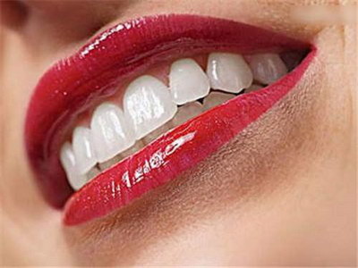 怎样让牙齿变得白亮_掉牙不要紧，要了解一些正确的牙齿保健方法
