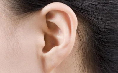 再造耳朵：美国科技帮助聋哑人重获新生