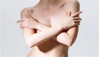 乳房不对称一高一低怎么办