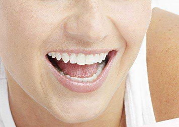 牙齿易蛀是什么原因_牙齿隐形校正年龄