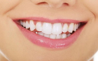 牙齿松动:怎样及早检测并控制风险_牙齿小块掉了怎么办?