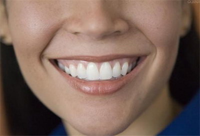 拔牙后的多久可以种植牙(拔牙后多久可以补牙或者种植牙)