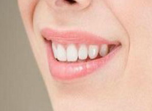 牙齿上面都是裂痕_湿热对牙齿有影响吗