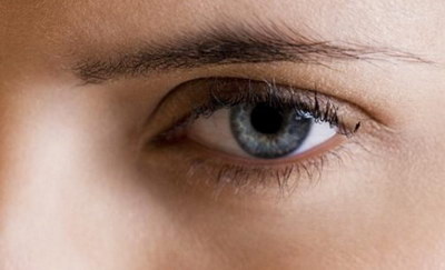 33岁眼角有皱纹正常吗(为什么会在眼角出现皱纹？)