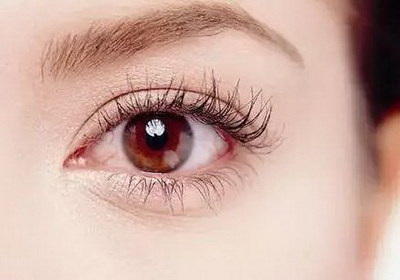 怎样加快眼部血液循环_拍打眼部能消除眼袋吗