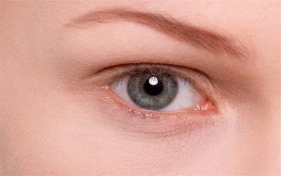 做双眼皮手术后用涂祛斑药膏吗(双眼皮手术后是否可以使用祛斑药膏？)